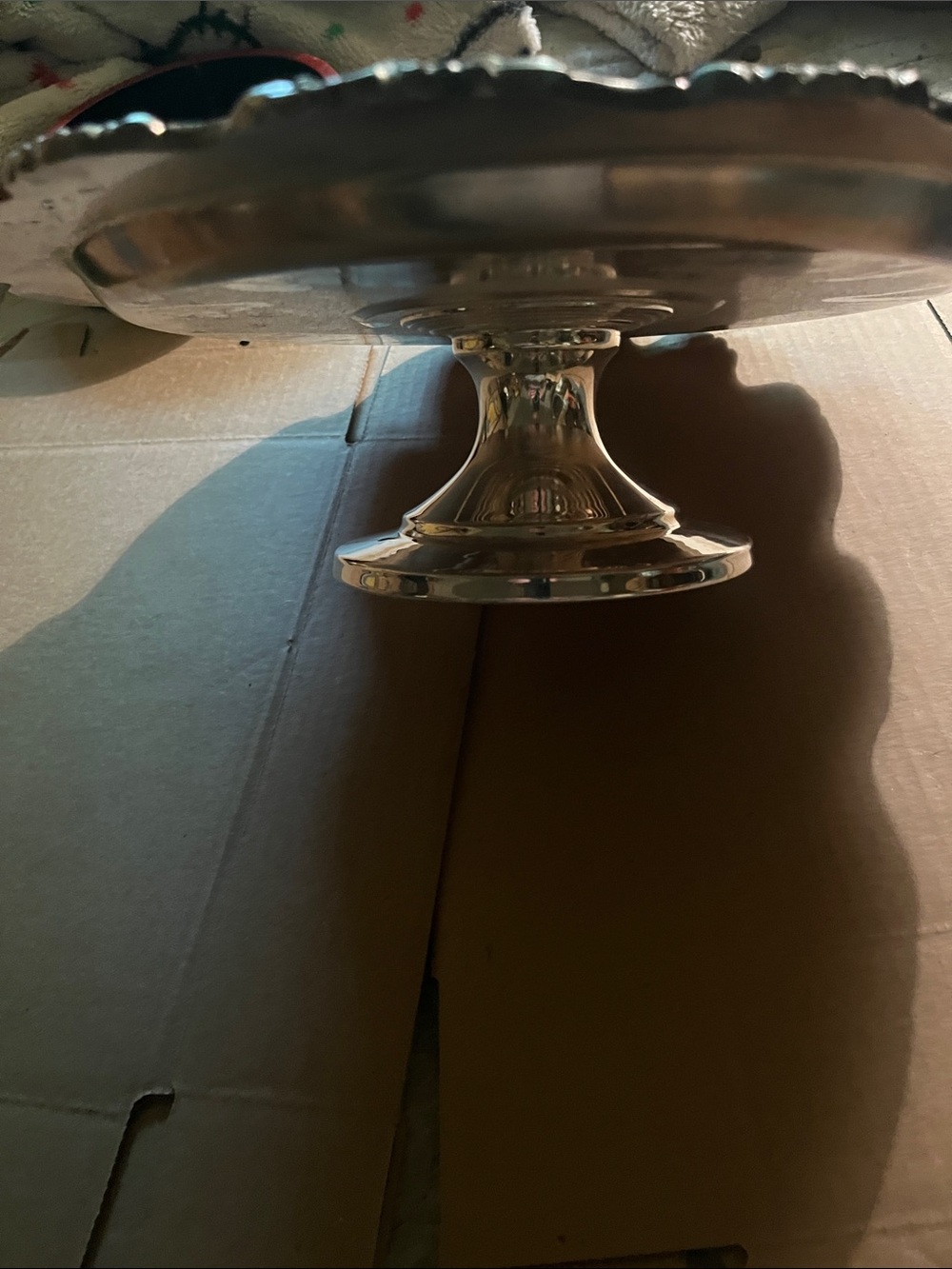 Large Scalloped Metal Centerpiece Tray Cakestand 15 inches in diameter - Picture 3 of 3